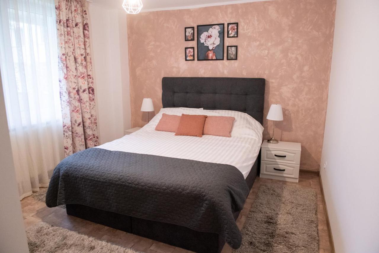 Urban Oasis Apartamento Piatra Neamţ Exterior foto