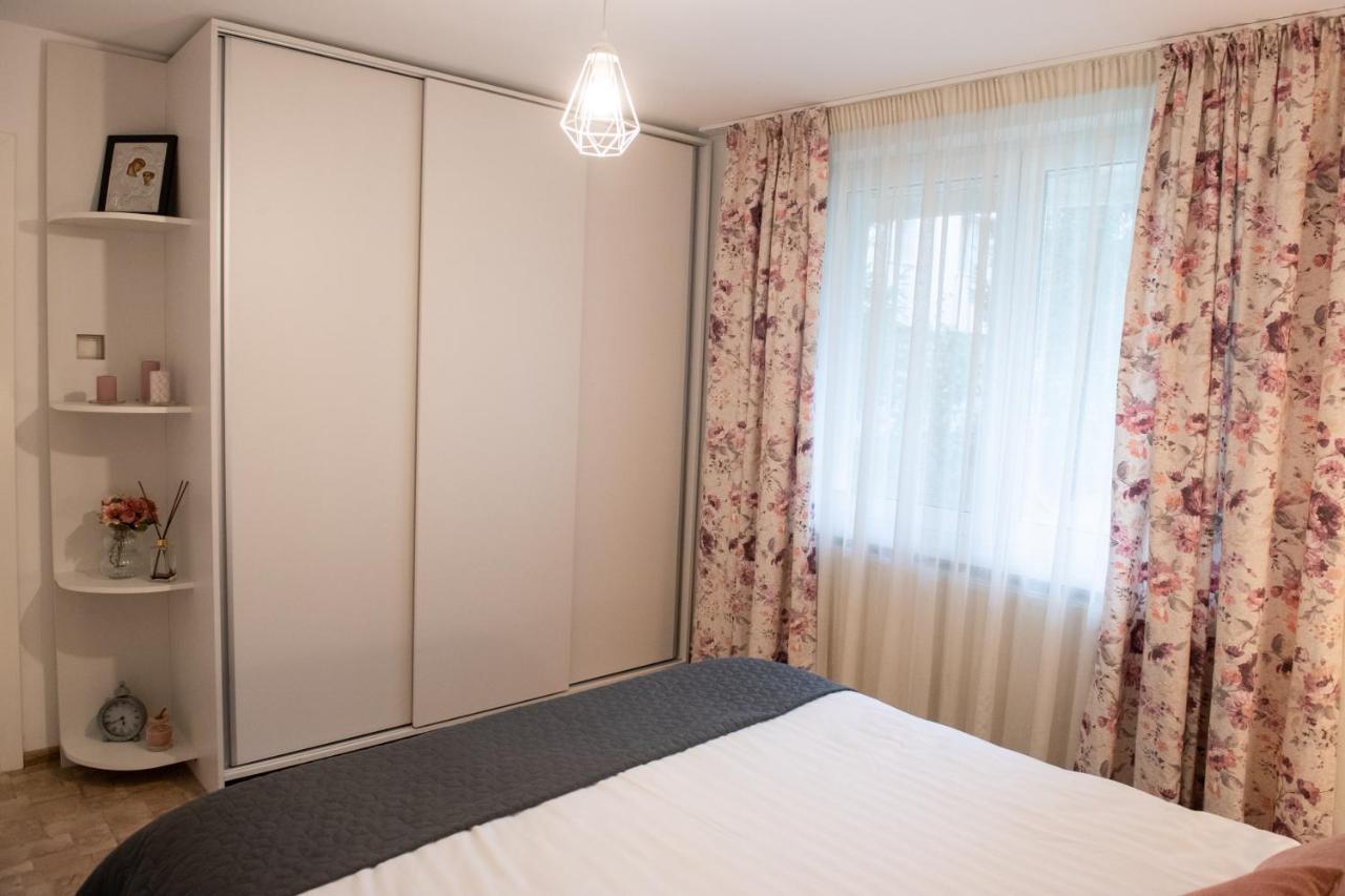 Urban Oasis Apartamento Piatra Neamţ Exterior foto