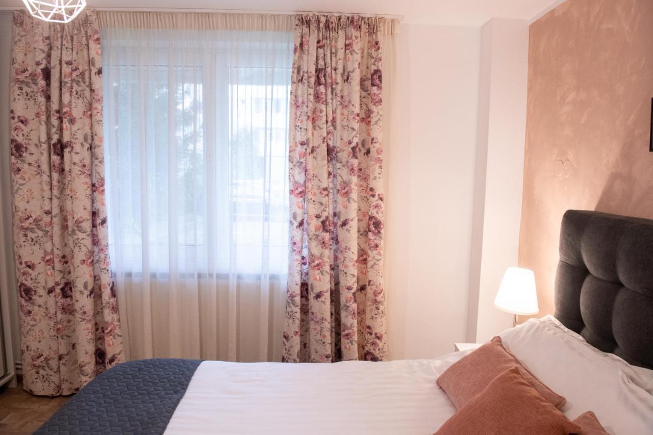 Urban Oasis Apartamento Piatra Neamţ Exterior foto