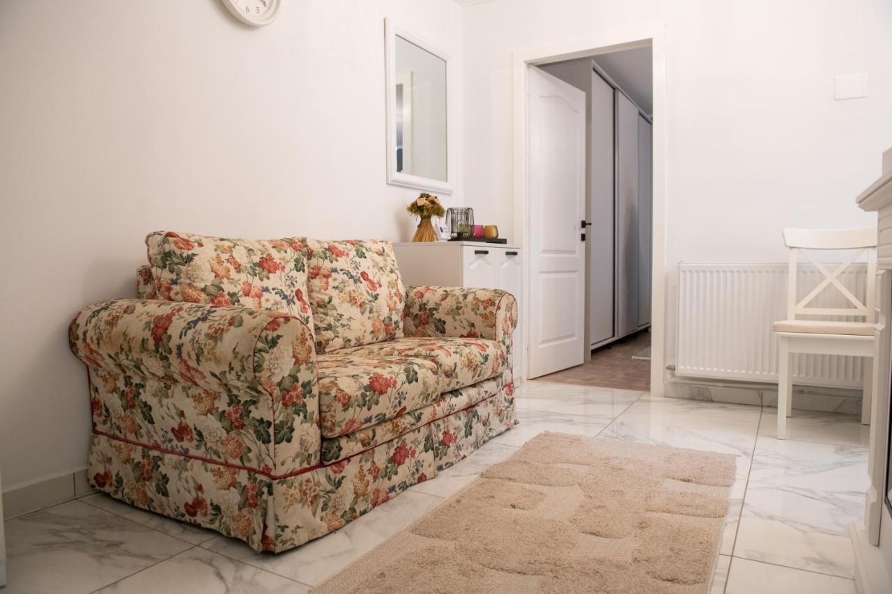 Urban Oasis Apartamento Piatra Neamţ Exterior foto