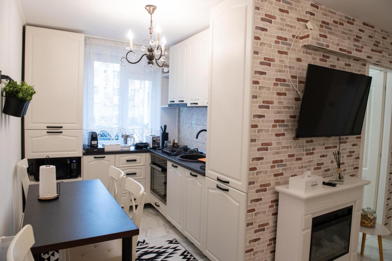 Urban Oasis Apartamento Piatra Neamţ Exterior foto